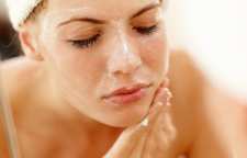 روش درست شستن صورت با صابون