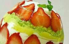 آموزش تهیه ترایفل توت فرنگ دسری متعلق به کشور انگلیس