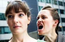 دوستان سمی که باید آنها را ترک کنید