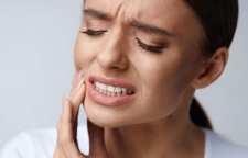 عواملی که منجر به دندان درد عصبی می شوند