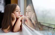 پیامد و عواقب تنها گذاشتن کودک در خانه