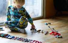 در زمان خرید اسباب بازی برای کودکان به این نکات دقت کنید