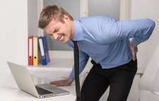 کمر درد می تواند نشان از عفونت کلیه و مثانه باشد