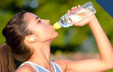 چه مقدار آب هنگام ورزش کردن و بعد آن باید بخوریم