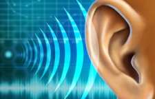 چرا سالمندان در گوش خود صدای وزوز می شنوند