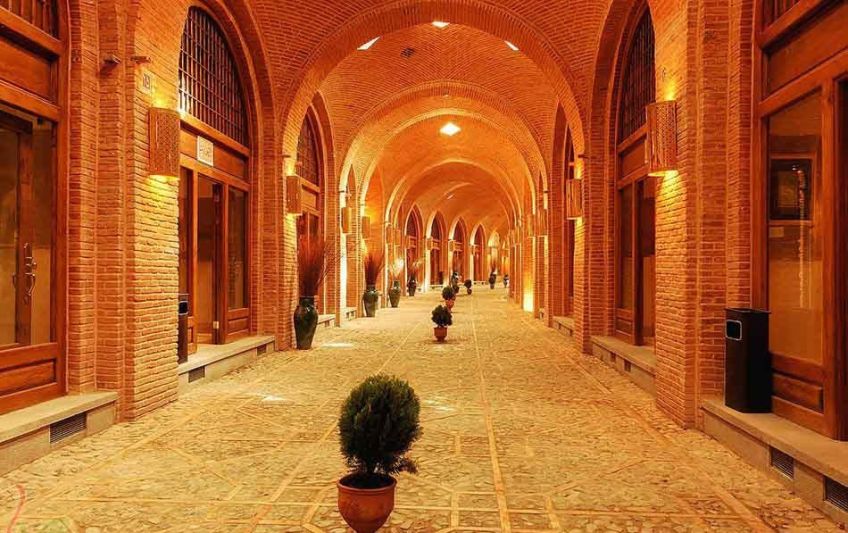 کاروانسرای سعدالسطنه قزوین بزرگترین کاروانسرای درون شهری ایران