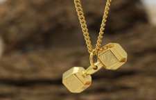 گردنبندهای مردانه با پلاک وزنه و دمبل