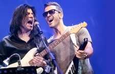 همخوانی کاوه یغمایی و سیروان خسروی در یک سریال