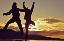 ویژگی های رفتاری انسان های شاد که آنها را از بقیه متمایز می کند