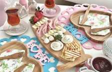 تزیین عاشقانه میز صبحانه