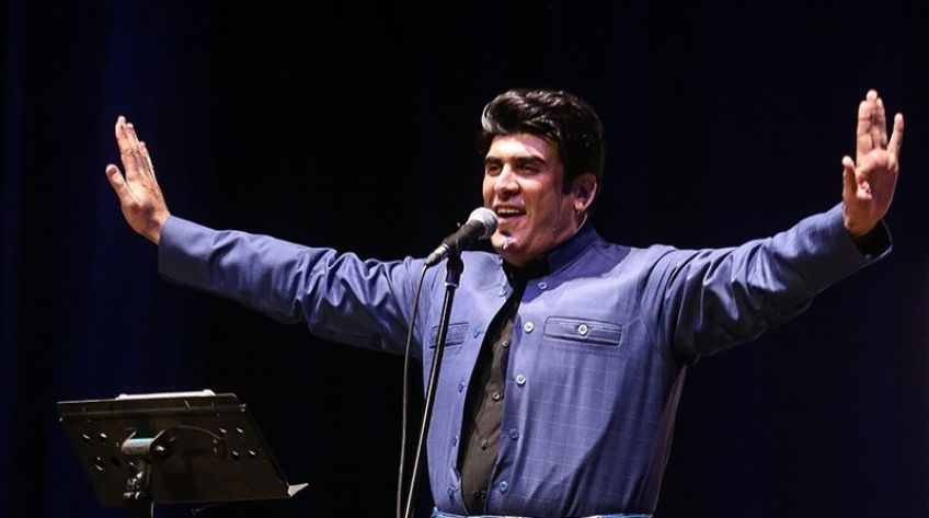 حسین صفامنش خواننده کرد جایزه ماملی را به زلزله زدگان اهدا کرد