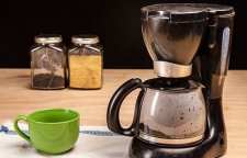 نحوه تمیز کردن قهوه ساز با سرکه