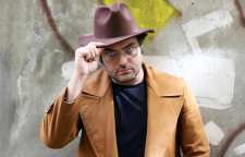 فیلم سینمایی پالتو شتری با بازی سام درخشانی در جشنواره فجر