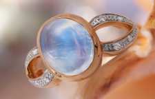 انگشتر زنانه نگین دار با نگین مون استون