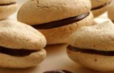 آموزش تهیه شیرینی پفکی با لایه شکلاتی شیرینی ساده و راحت