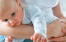 آیا نوزاد بعد از شیر  باید حتما آروغ بزند