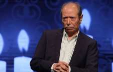 عدم شرکت علی نصیریان در نشست خبری مسخره باز به خاطر فوت همسرش