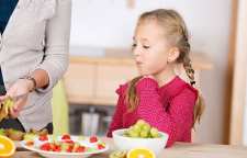 زمان مصرف انواع میوه برای کودکان بهتر است چه موقع باشد