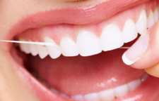 روش درست استفاده از نخ دندان