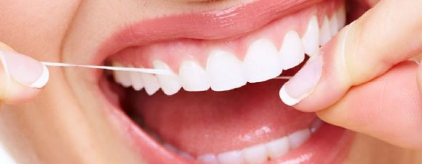 روش درست استفاده از نخ دندان