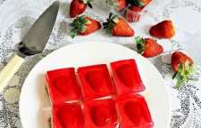 دستور تهیه چیز کیک ژله ای توت فرنگی قلبی دسری زیبا و عاشقانه مناسب مراسم سالگرد ازدواج و جشن ولنتاین