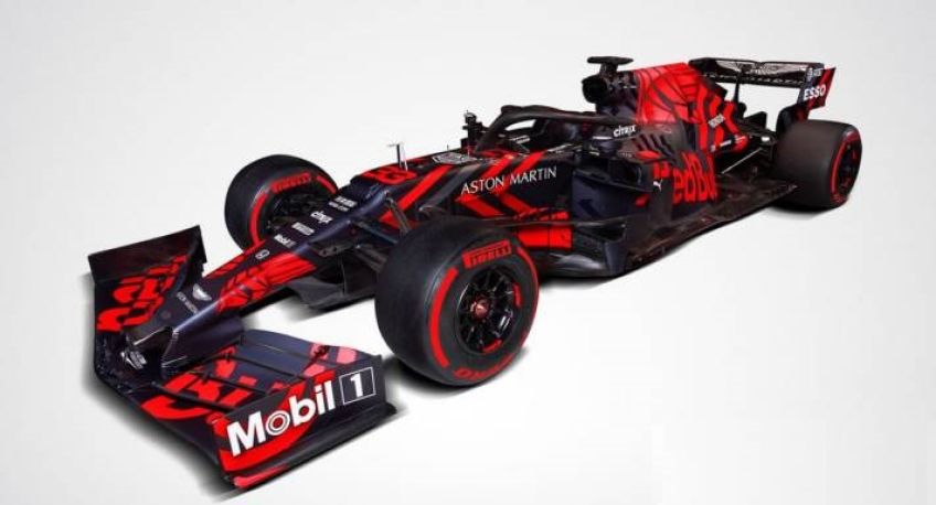 تیم رد بول برای فصل 2019 فرمول یک از خودرو  RB15 با موتور ژاپنی  رونمایی کرد