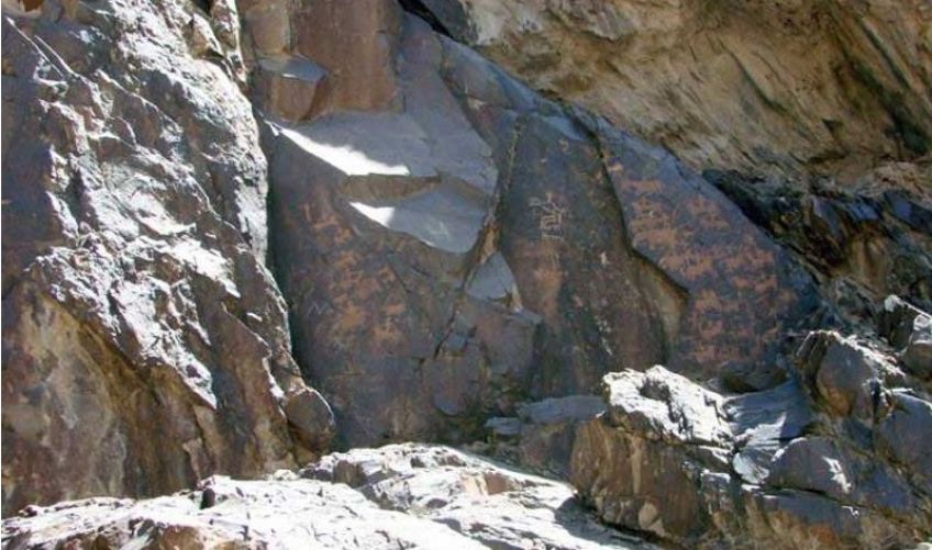 دره نگاران سراوان استان سیستان و بلوچستان از بزرگترین نگارخانه‌ های سنگی در ایران