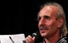 ایرج رحمان پور در تالار وحدت آواز می خواند