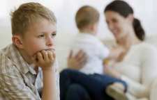 چگونه با کودک حسود برخورد کنیم