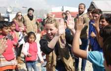 حضور امبر هرد هنرپیشه هالیوودی در کمپ آوارگان سوری در لبنان