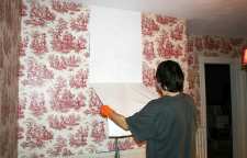 روشی ساده برای برداشتن کاغذ دیواری