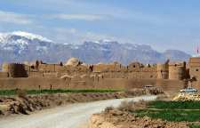 قلعه سریزد شهرستان مهریز یزد از کهن ترین آثار تاریخی جهان