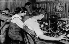 علت نام گذاری روز زن در 8 مارس