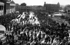 اتفاقات تاریخی در 15 اسفند که منجر به تظاهرات در میدان توپخانه شد