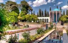 چند حکایت و شعر کوتاه در باب آداب صحبت از گلستان سعدی