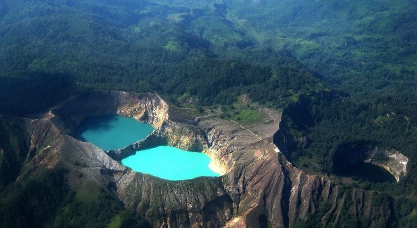 دریاچه های آتشفشانی کلیموتو در اندونزی آبرنگ دریاچه ها