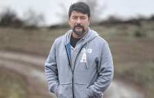 عکس جذاب امیر حسین صدیق و همسرش باران خوش اندام با لباس سنتی