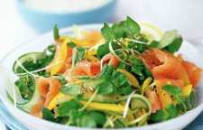 طرز تهیه سالاد سالمون دودی