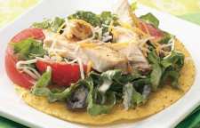 روش درست کردن سالاد با سینه مرغ به نام توستادا غذای مکزیکی آسان و مقوی