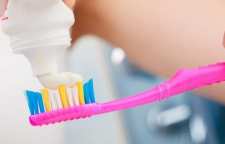 کاربردهای عجیب خمیردندان