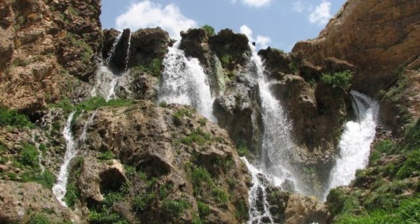آبشار شیخ علیخان شهرستان کوهرنگ از مناطق بکر گردشگری چهارمحال و بختیاری