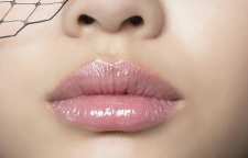 برجسته کردن لب ها با دارچین