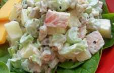 طرز تهیه سالاد کرفس با کالباس