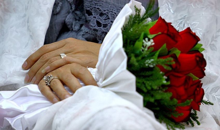 مراسم پارچه کسدی در اردبیل برای دوختن لباس عروس