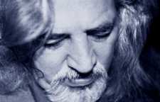 زندگی نامه حسین منزوی شاعر غزل سرای ایرانی