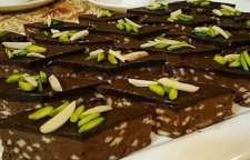 طرز پخت حلوای دو رنگ شکلاتی