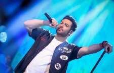 واکنش محمود شهریاری به زندگی لاکچری رضا گلزار مجری برنده باش