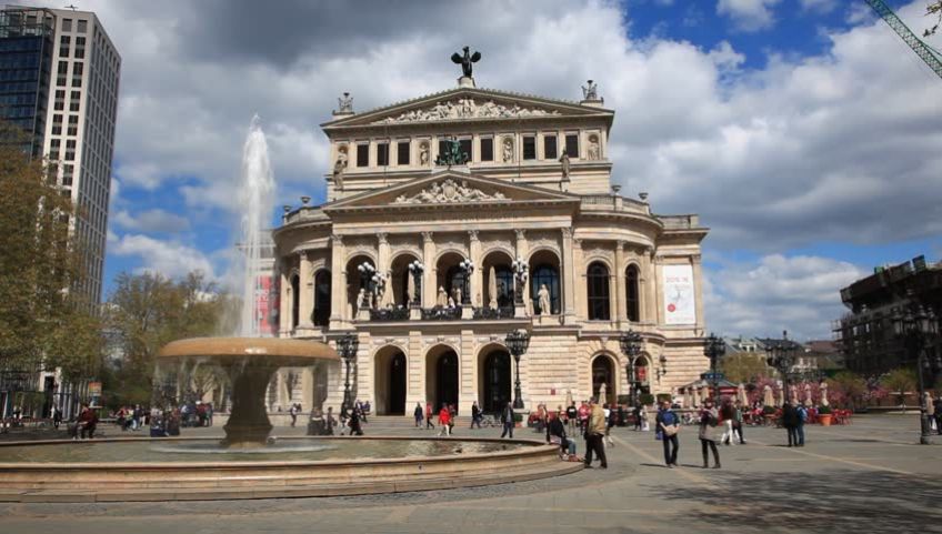 خانه کهن اپرا فرانکفورت از بزرگترین سالن های کنسرت در آلمان
