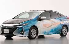 تویوتا مدل اولیه پریوس مجهز به پنل خورشیدی را آزمایش می کند