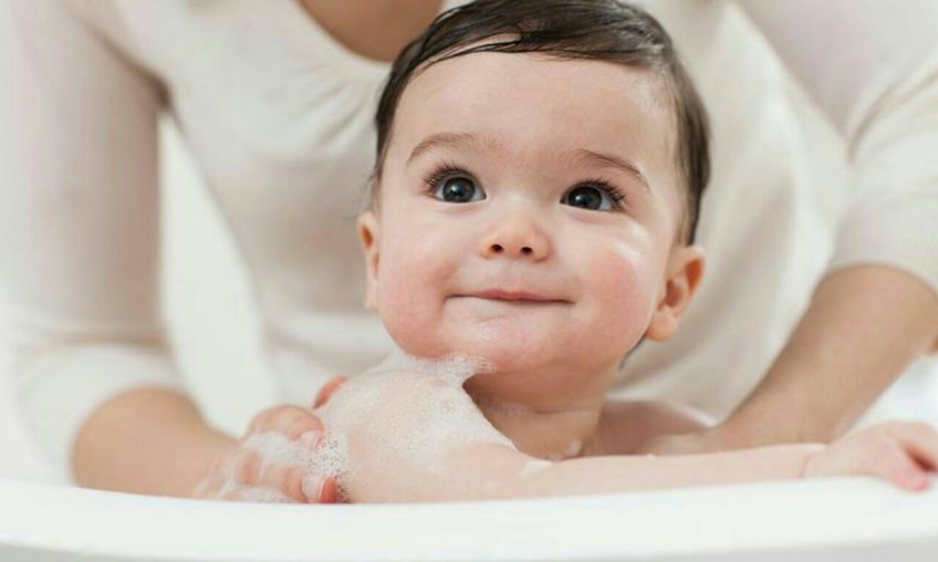 نکات مهم و ضروی برای حمام کردن نوزاد